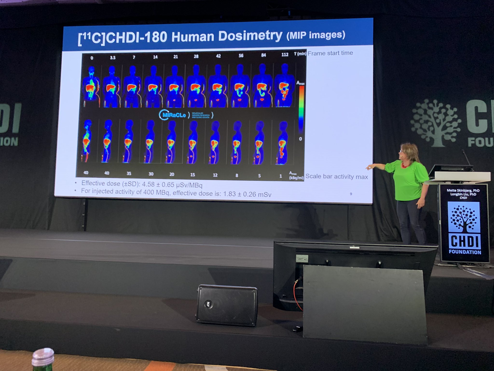 Dr. Mette Skinbjerg shows images of a PET tracer. This is what the data looks like when measuring the tracer in people!!