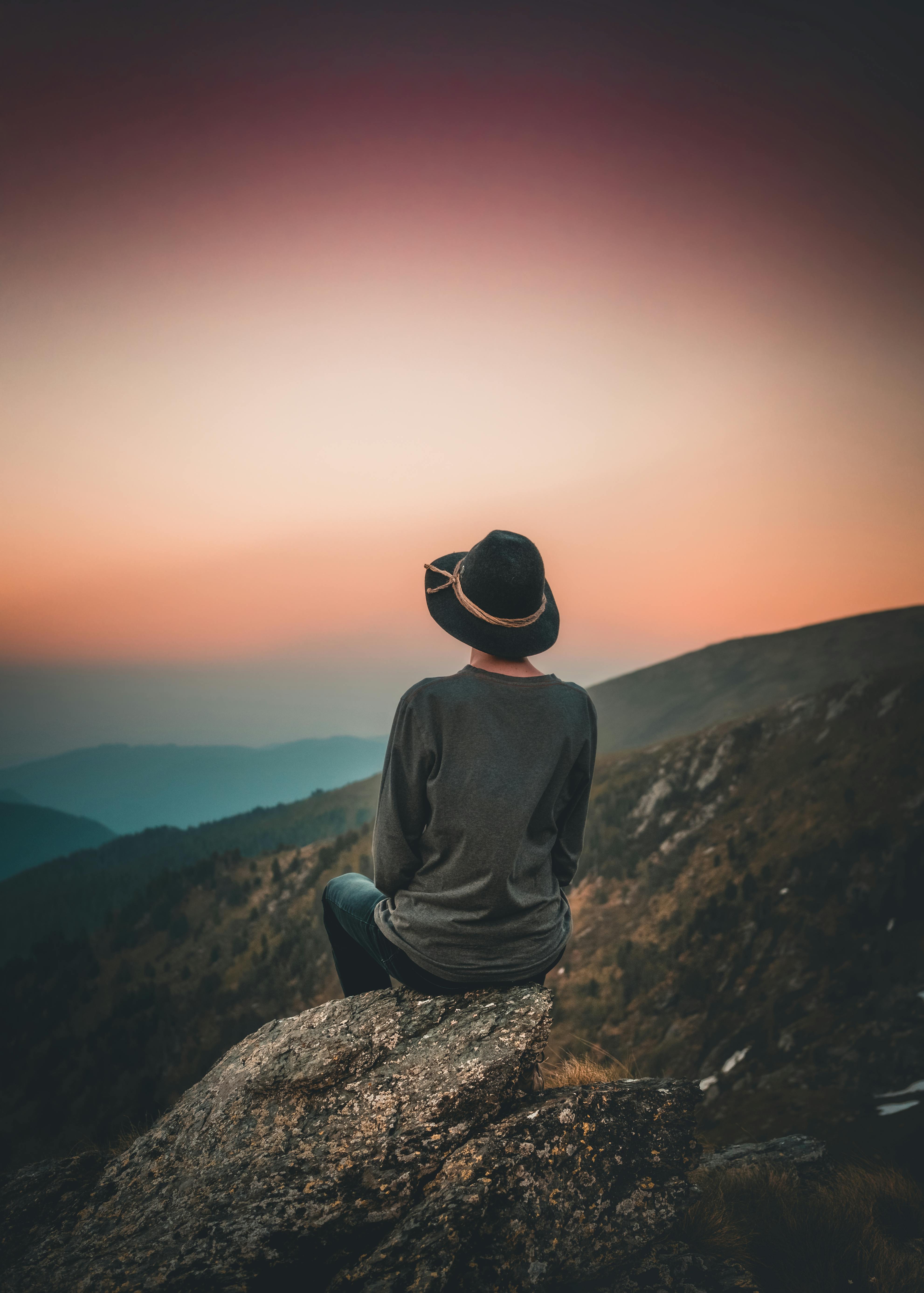 There are a number of coping strategies that you can try to help to manage psychosis symptoms, including: medication management, psychological support, routine & structure, and having open conversations. Remember to always consult a medical professional if you, or your loved one may be experiencing symptoms related to psychosis.