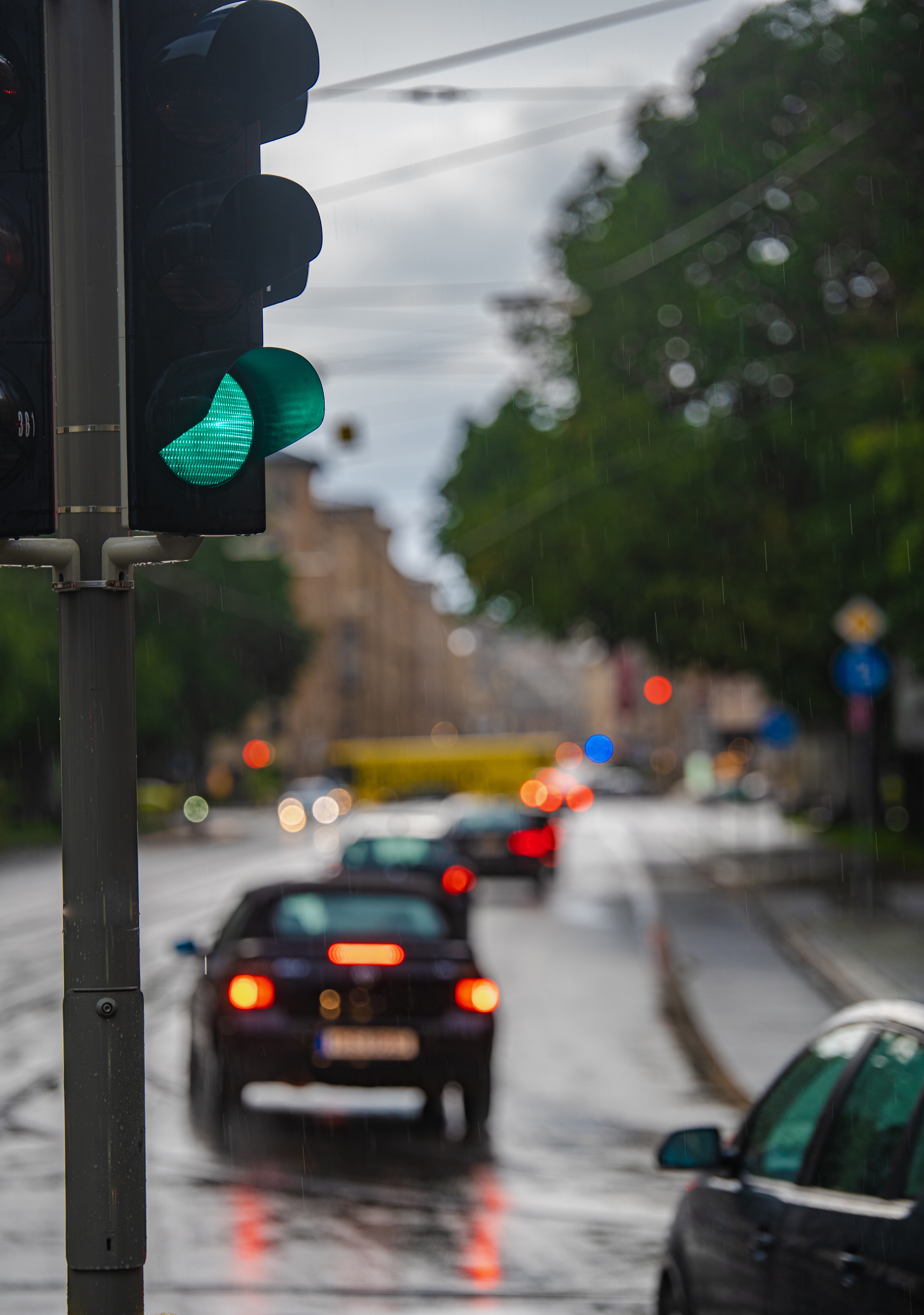 Huntington’s disease may cause “green lights” for genes that should be off, particularly in certain brain cells that are most vulnerable to the disease. The authors think this could, in part, explain their sensitivity to the disease.