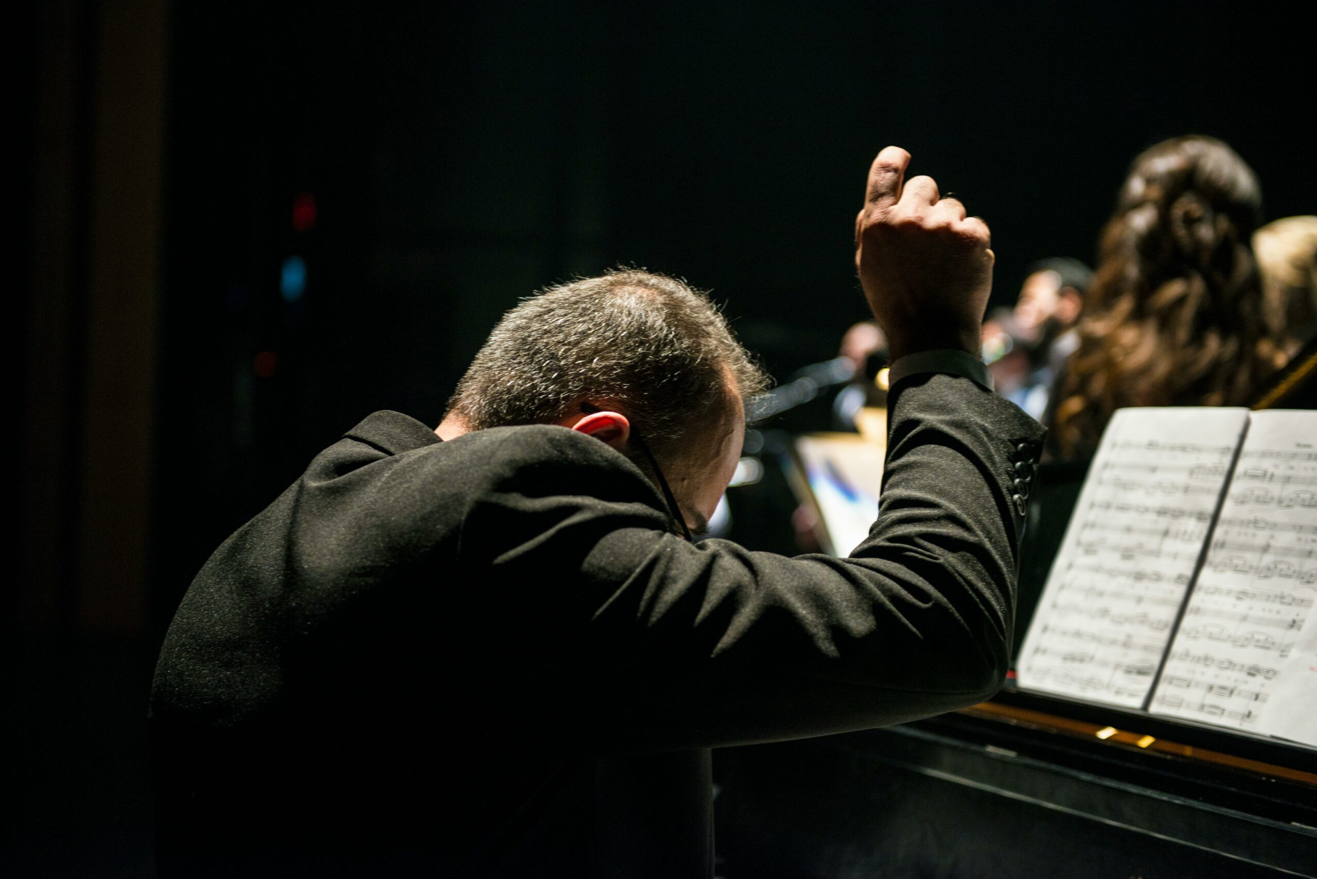 When the Brain’s Orchestra Falls Out of Tune: A New Map of Huntington’s Disease Progression