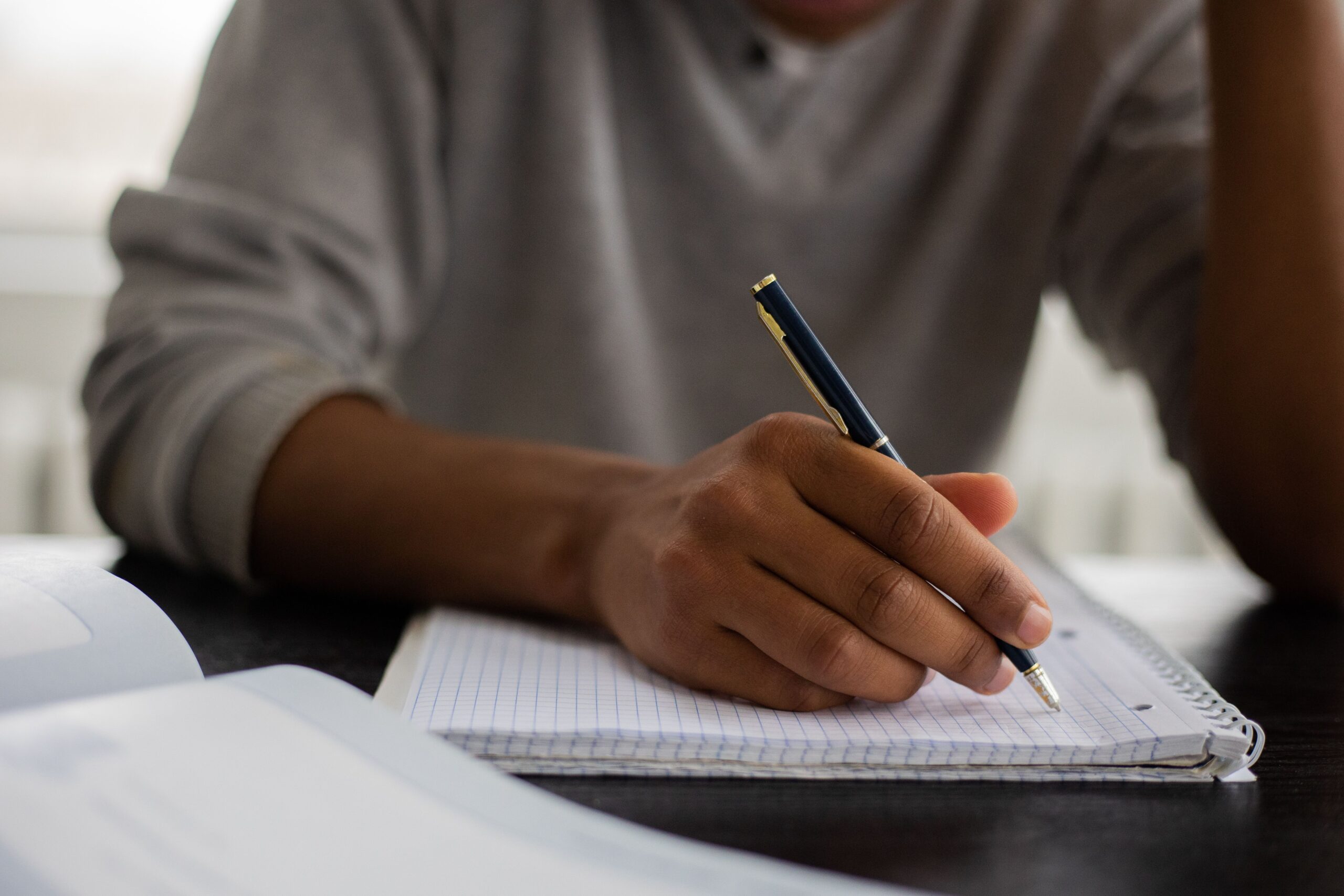 The 2026 HDBuzz Prize for Young Science Writers Is Open!